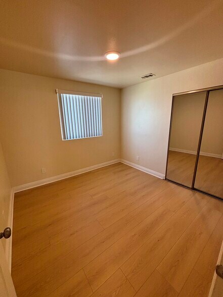 Building Photo - 1029 W 65th Pl