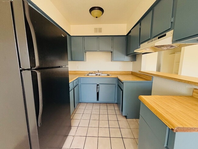 Building Photo - 2 Bedroom, 1 Bathroom Home Available Now