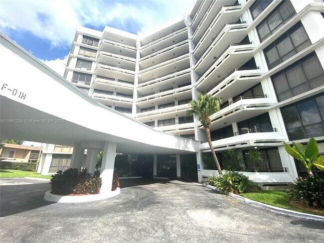 Building Photo - 13953 Kendale Lakes Cir
