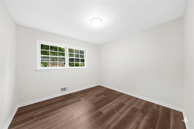Building Photo - 3022 Hillwood Dr NW