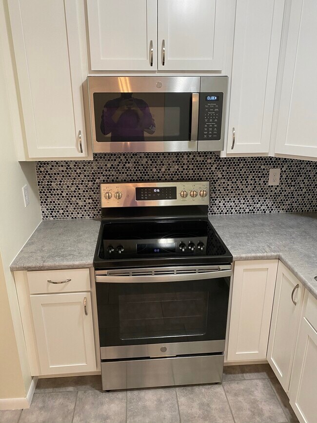 Building Photo - 7681 Brams Hill Dr