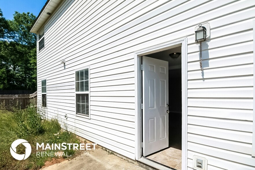 Building Photo - 2051 Registry Ct