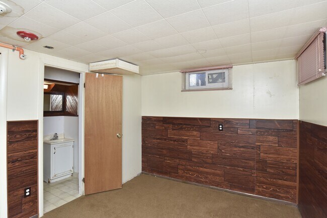 Building Photo - 5741 W Cedar Ave