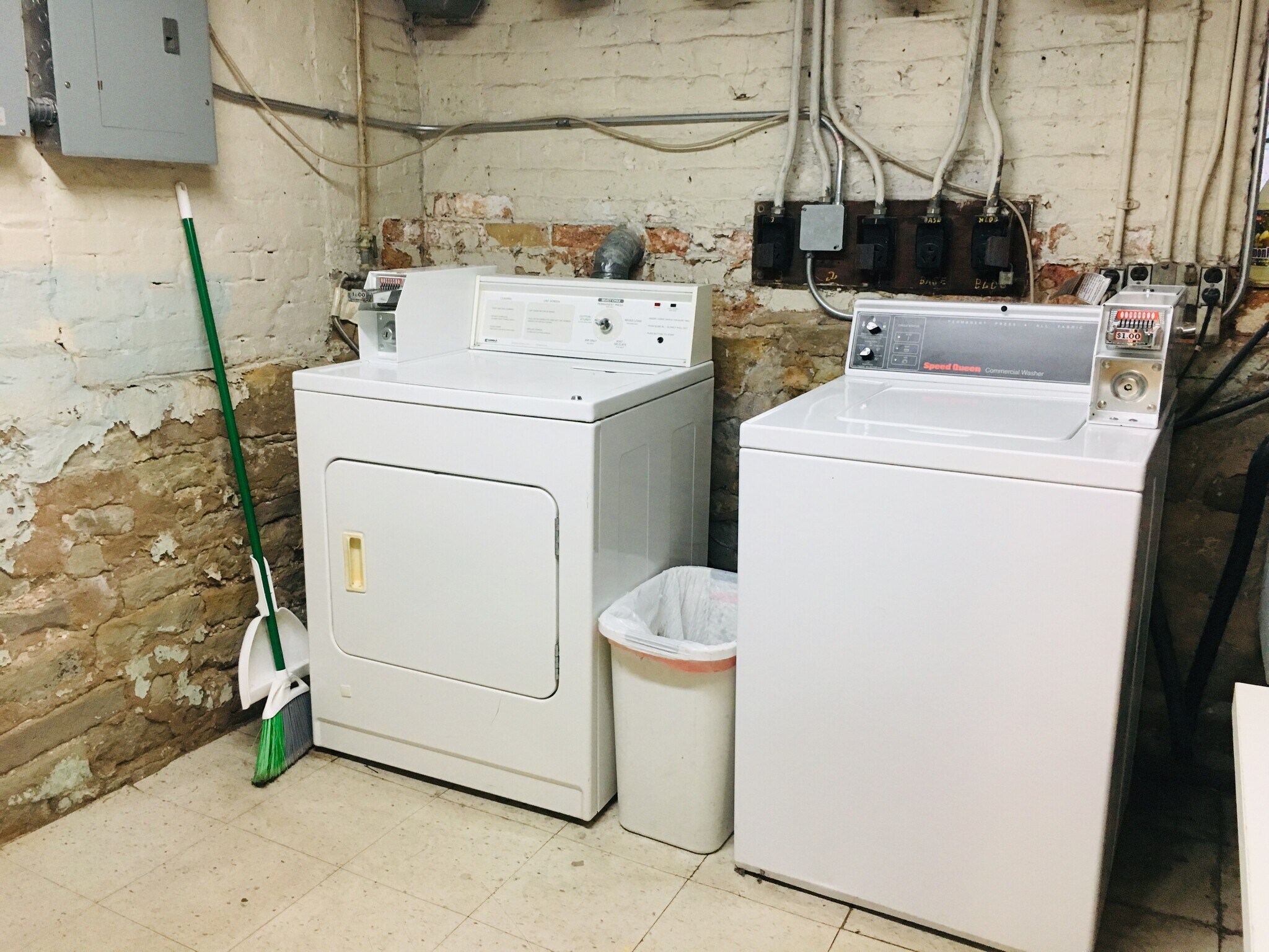 Building Photo - 3434 W Drummond Pl