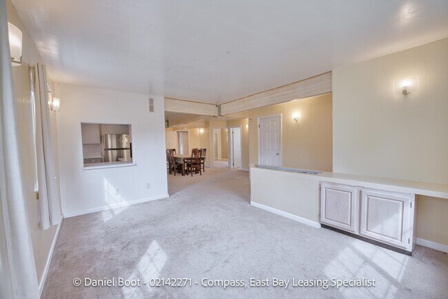 Building Photo - 2141 Ward St