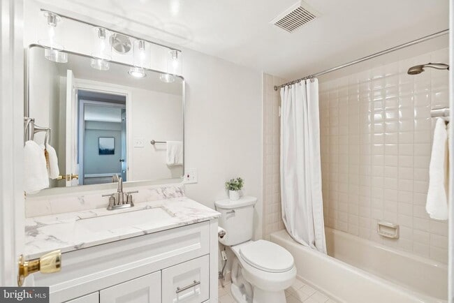 Building Photo - 1300 Army Navy Dr