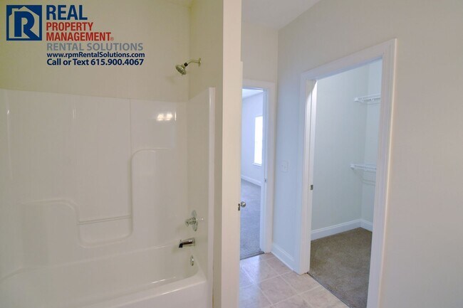 Building Photo - Large 2bd 2.5ba townhome in Murfreesboro! ...