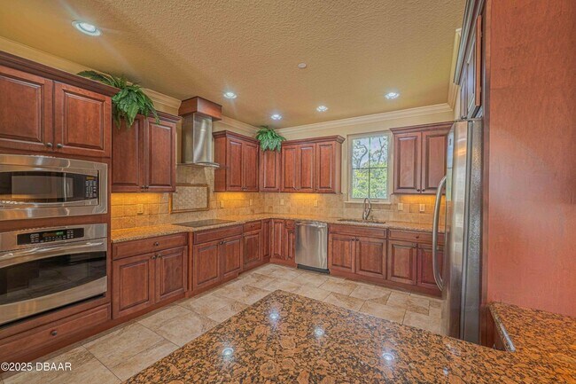 Building Photo - 5090 Riverside Dr