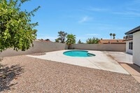 Building Photo - 3 Bedroom 2 Bath with Pool!