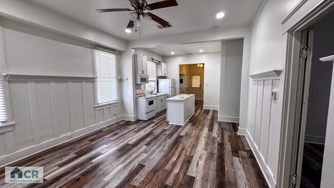 Building Photo - University Area 4bd/2ba With Private Backyard! Text (510)-631-1171 for more info!