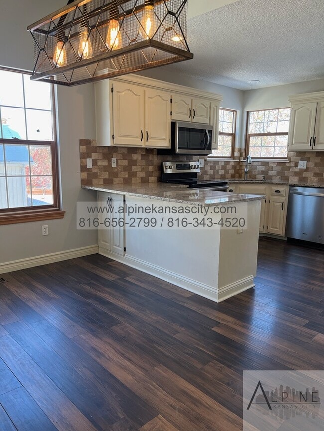 Building Photo - Beautiful California Split in Platte County
