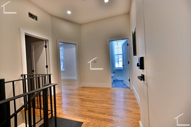 Building Photo - 16 Winchester St