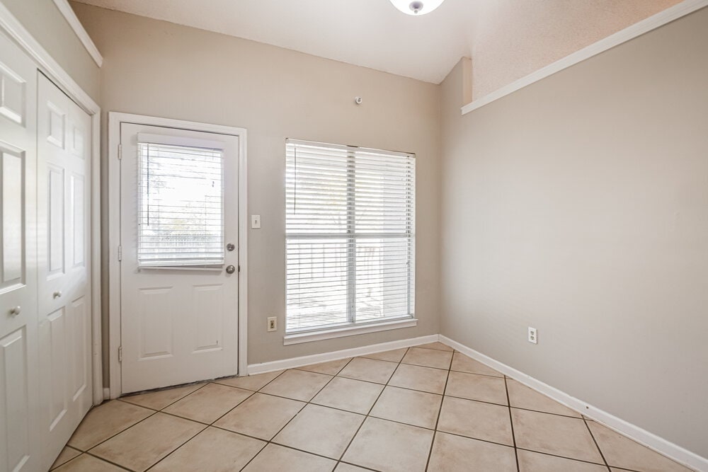 Building Photo - 10378 Yates Dr
