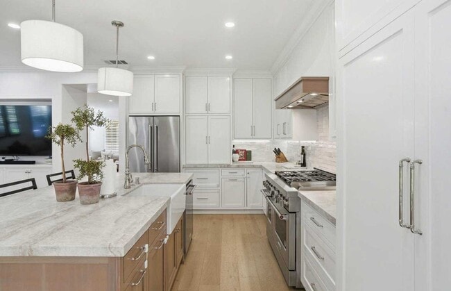 Building Photo - 24051 Via Cresta