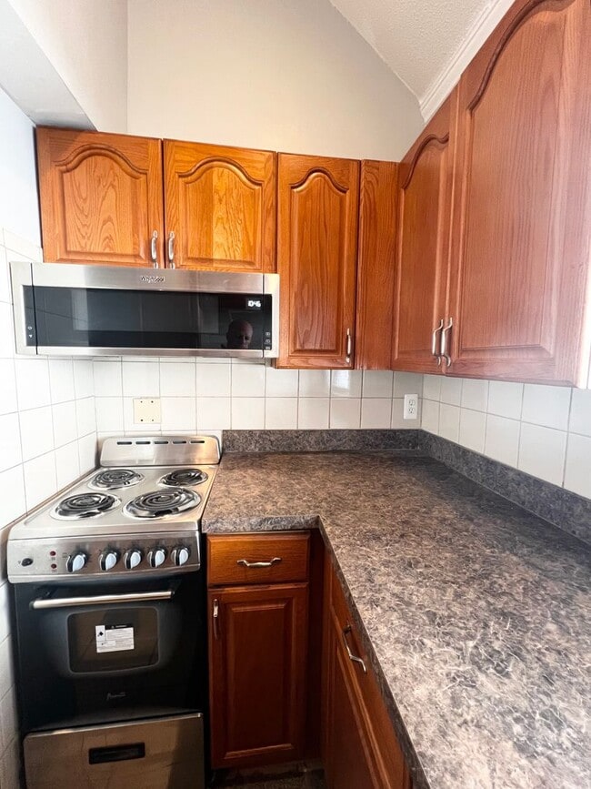 Building Photo - 204 S Main St