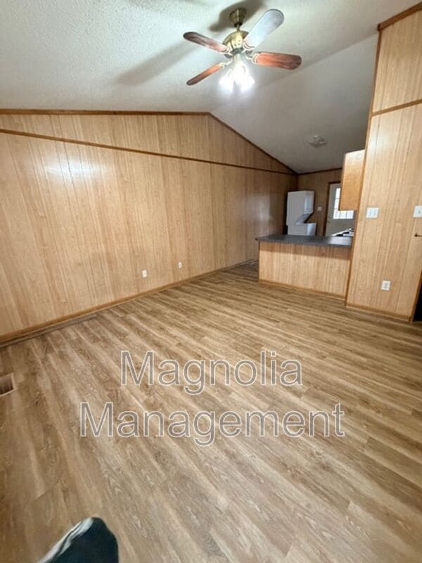 Building Photo - 1105 Alexander Ave