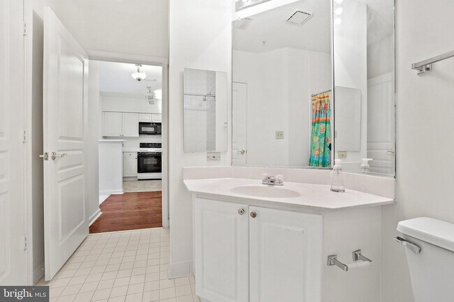 Building Photo - 2204 Westcourt Ln