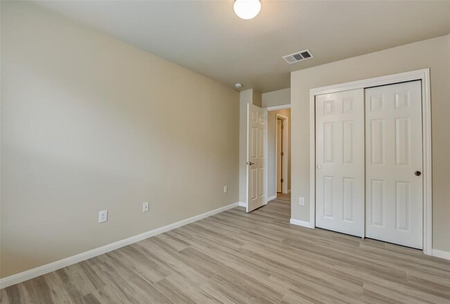 Building Photo - 834 Dark Horse Ln