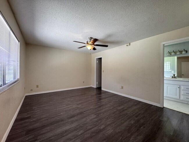 Building Photo - 40 Bluebird Ln