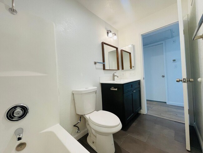 Building Photo - Beautifully Upgraded Apartment in Gated Co...