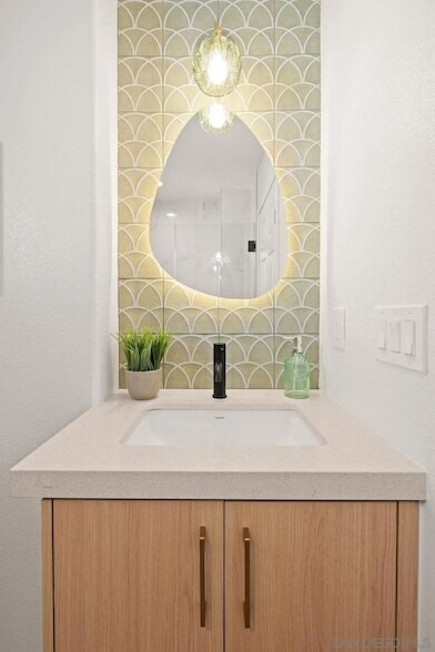 Building Photo - 2483 Oxford Ave