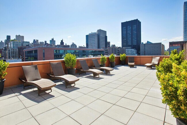 Building Photo - 1595 Lexington Ave