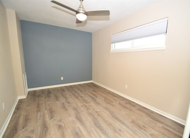 Building Photo - 1725 Avenue O