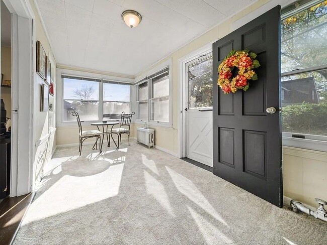 Building Photo - 17 Rhodes Ave