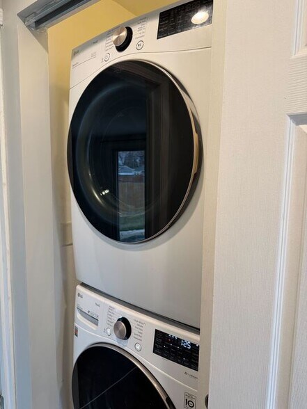 Building Photo - 2802 Dove St