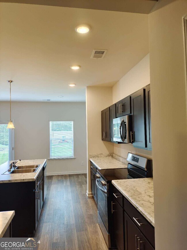 Building Photo - 72 Professional Pl