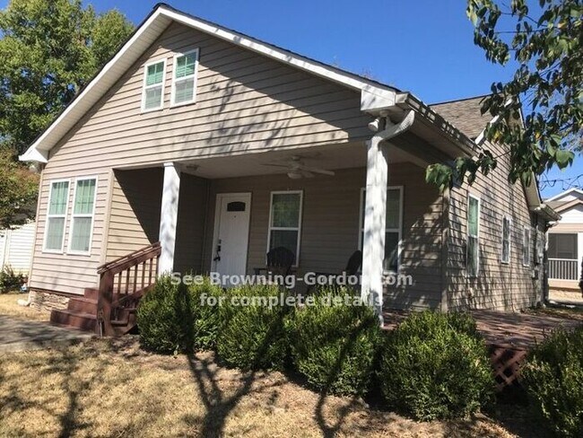 Building Photo - Adorable Cottage Available in Sylvan Park!