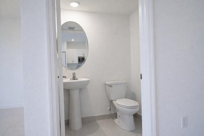 Building Photo - 11833 NW 47th Manor