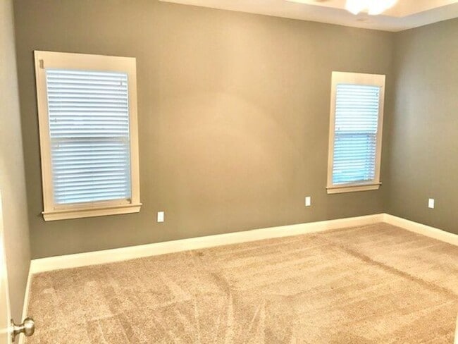 Building Photo - 4 Bedroom 3 Bath Home In Southeast Memphis...