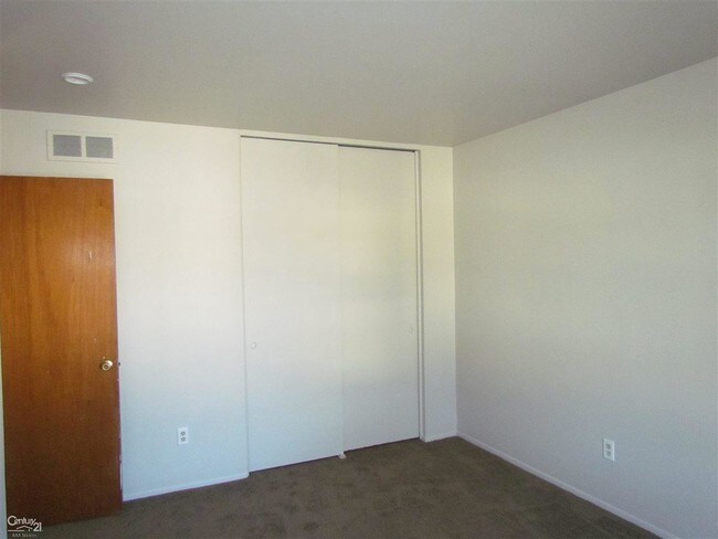 Building Photo - 37450 Charter Oaks Blvd
