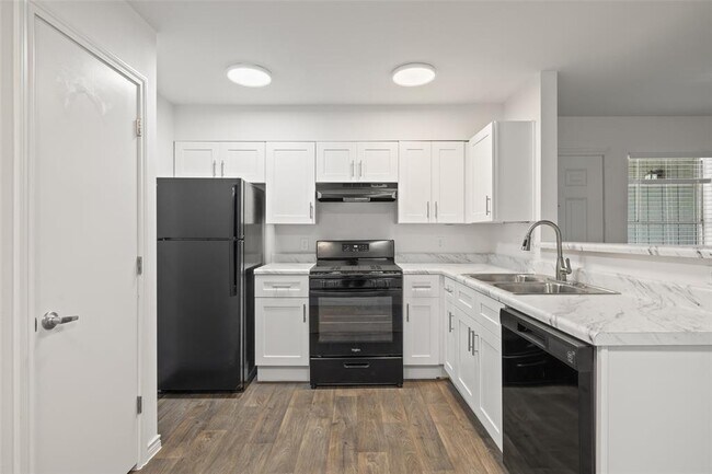 Building Photo - 9903 Roxanna Dr