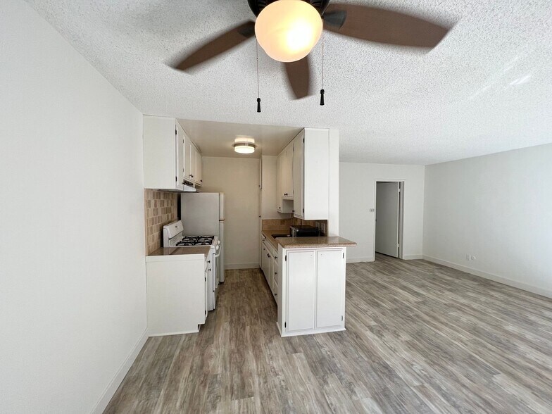 Building Photo - 3746 S Canfield Ave