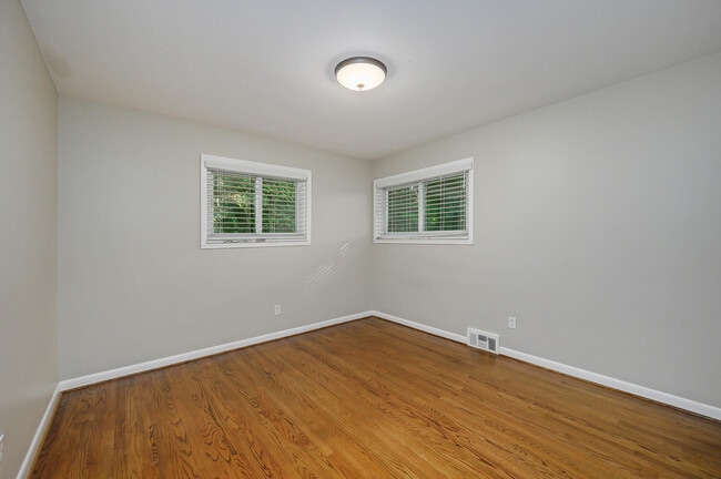 Building Photo - 24447 Bloomington Ct