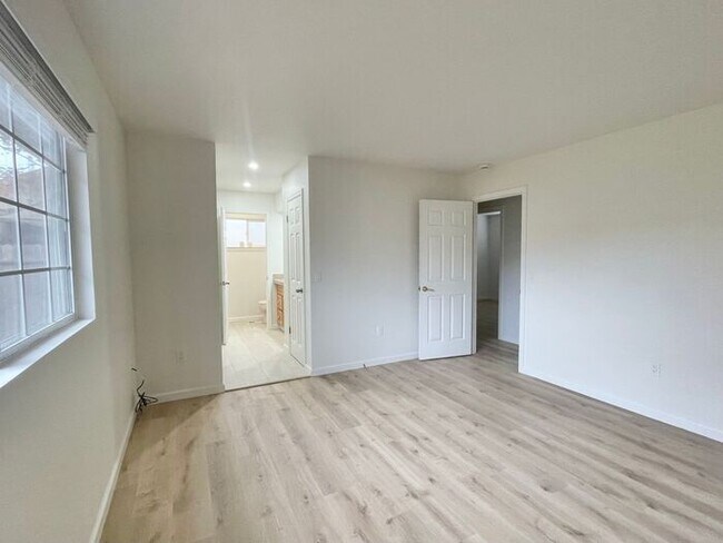 Building Photo - This beautifully maintained 3-bedroom, 2-bathroom Windsor home