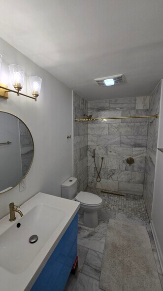 Building Photo - 284 W Central Park St