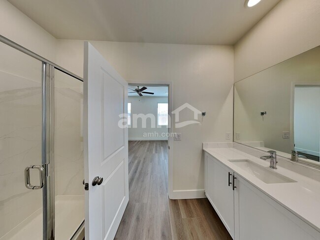 Building Photo - 505 Silverbell Fls Pl