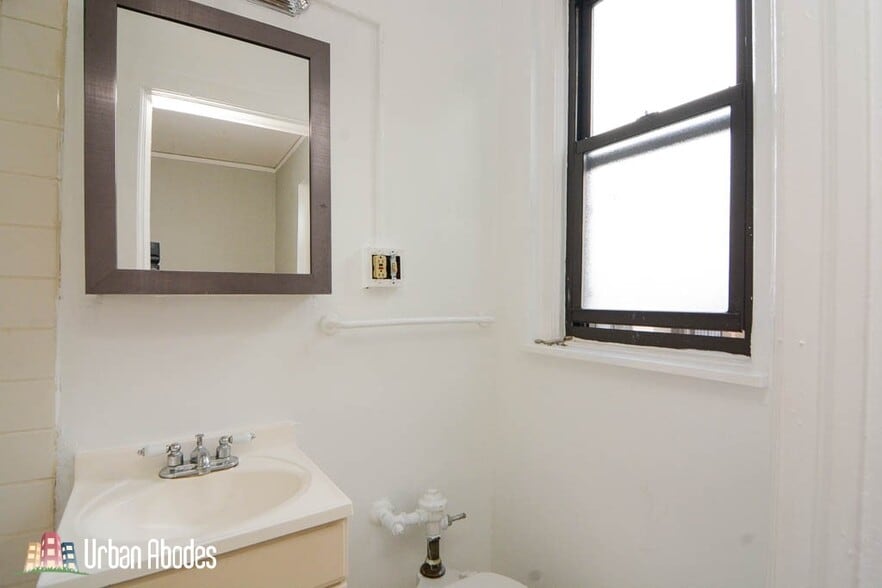 Building Photo - 3835 N Fremont St