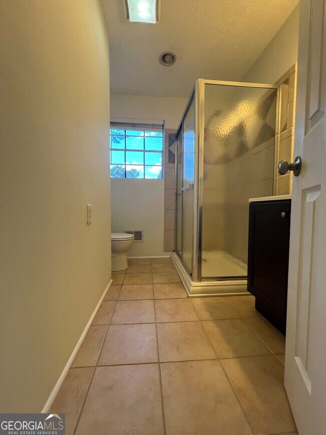 Building Photo - 6695 Courtney Dr