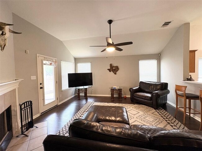 Building Photo - 2204 Bakers Way