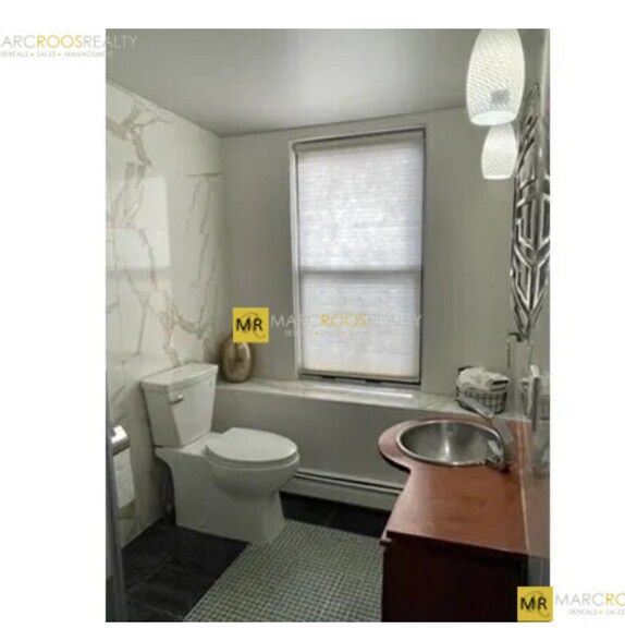 Building Photo - 806 Tremont St