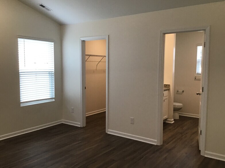 Building Photo - 1220 Dogwood Neck Dr