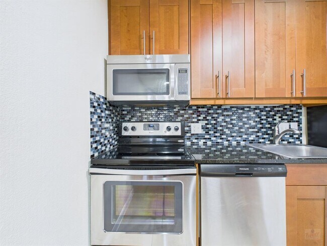 Building Photo - 7685 Northcross Dr