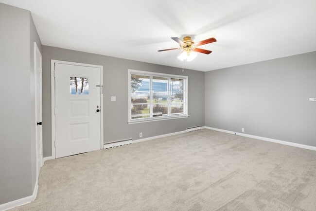 Building Photo - North Side Gem – 2-Bedroom with Garage & C...