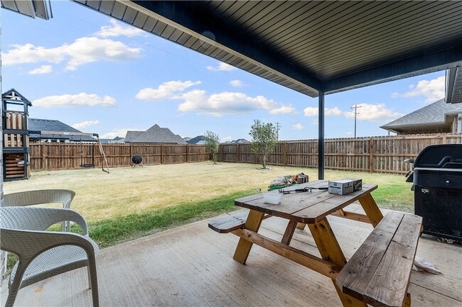 Building Photo - 1020 E Skyline Lp