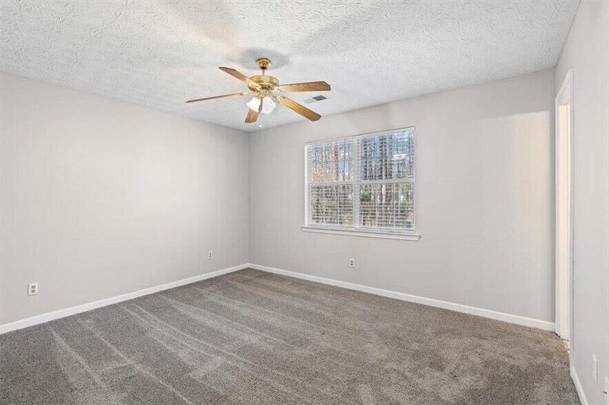 Building Photo - 120 Woodcrest Dr