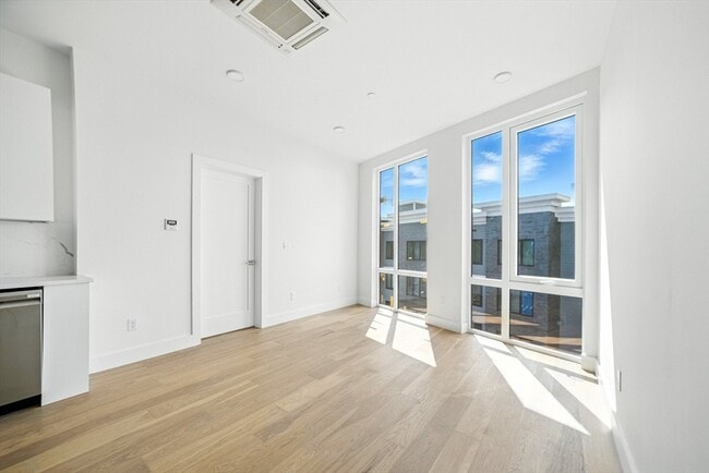 Building Photo - 38 Hichborn St